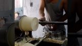 Making a wooden jar on the lathe