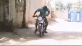 Optagelsesscene i en film fra Ghana