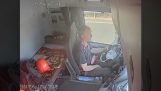lastbilchauffør faldt i søvn ved rattet