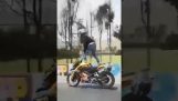 Stunts op motorfiets (Fail)