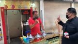 キム・ジョンウン対トルコのアイスクリームメーカー