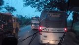 ขับรถบัสในบังกลาเทศ