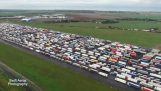 Tusinder af lastbiler strandede i Manston lufthavn, efter at grænsen blev lukket