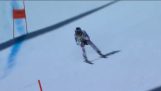 滑雪者以120 km / h的速度下降时奇迹般地逃脱