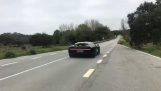 Cuando pasa un Bugatti Chiron a 373 km / h