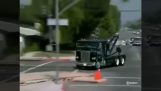 Natáčení slavné scény s nákladním vozem ve filmu “Terminátor 2”