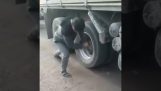 كيف تبدأ شاحنة بدون بداية (روسيا)