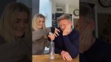 Gordon Ramsays datter viser et trick til sin far