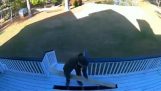 Reparatur einer Planke auf der Terrasse