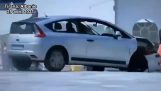 Skør mand i en bil stoppet af en ninja (Albanien)