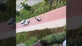 A rendőrség részéről egy robogó epizódos üldözése (Hollandia)