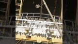 Stěhovaví ptáci si odpočinou na lodi