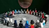 LEGO proti balónu s vodou