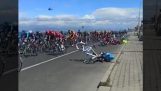 Un piéton entre en collision avec des cyclistes