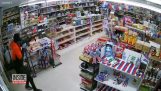 Ladenbesitzer erschießt Räuber