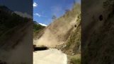 Gefährliche Erdrutsch vor Bus (Philippinen)