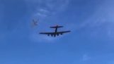 Dos aviones chocan en un espectáculo aéreo