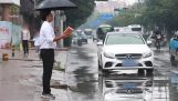 实验: 如何避免雨中汽车进水