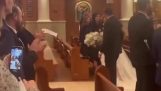 Видеосъемка на телефон на свадьбе