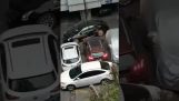 Guía destruye un vehículo en el aparcamiento cerrado