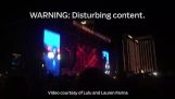 비디오: 라스베가스 공연 중 촬영 (경고: 방해 하는 콘텐츠)